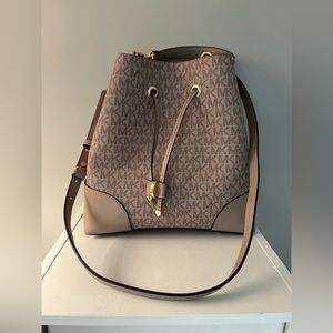 Michael Kors Bucket Bag- LIKE NEW